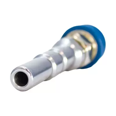 Adaptador metálico prateado com ponta azul em fundo branco