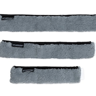 Conjunto de três peças de tecido cinza com acabamento preto e etiquetas