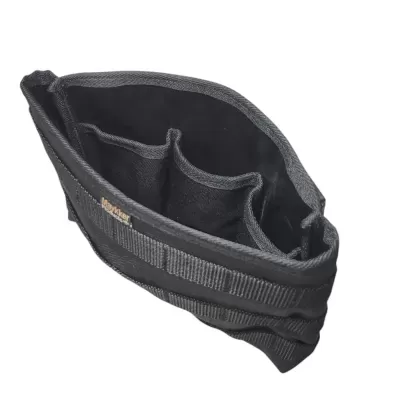 Organizador de bolsa preto com várias divisórias e etiqueta KeyBand