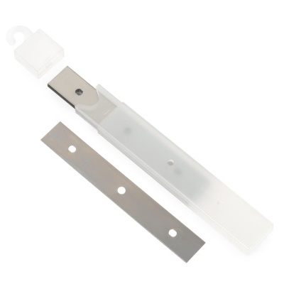 Lâmina metálica e estojo de plástico translúcido para raspador