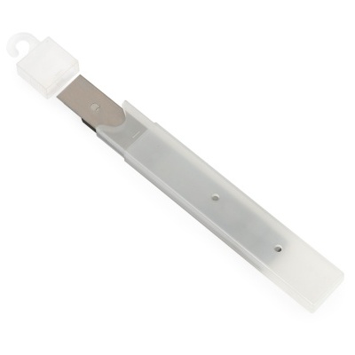 Faca de cozinha com lâmina metálica e cabo branco em plástico, embalada em bolsa plástica