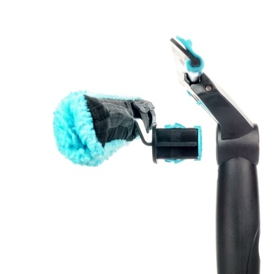 Acessório de limpeza de vidros com cabo preto e escova azul turquesa
