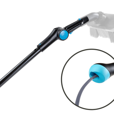 Escova de limpeza elétrica preta com detalhes azuis e escova branca com cerdas