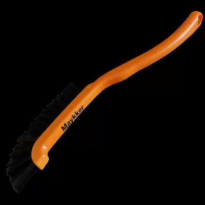 Escova de limpeza com cabo laranja e cerdas pretas