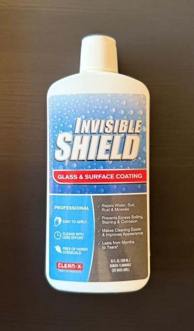 Frasco com rótulo Invisible Shield para vidro e superfícies
