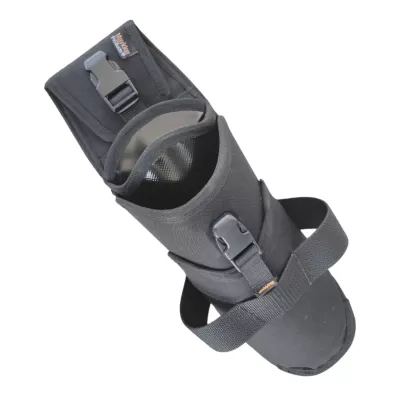 Estojo cilíndrico preto com fechos e alça ajustável