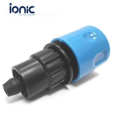 Conector de irrigação preto e azul com logo IONIC Systems