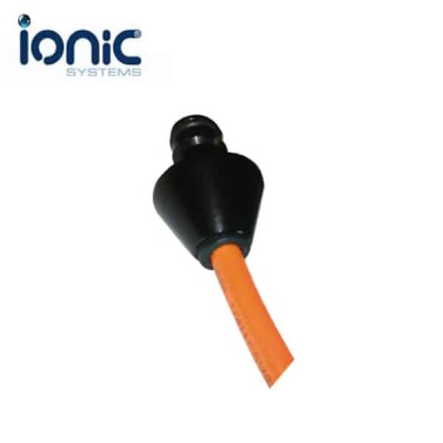 Cabo elétrico laranja com conector preto e logótipo Ionic Systems