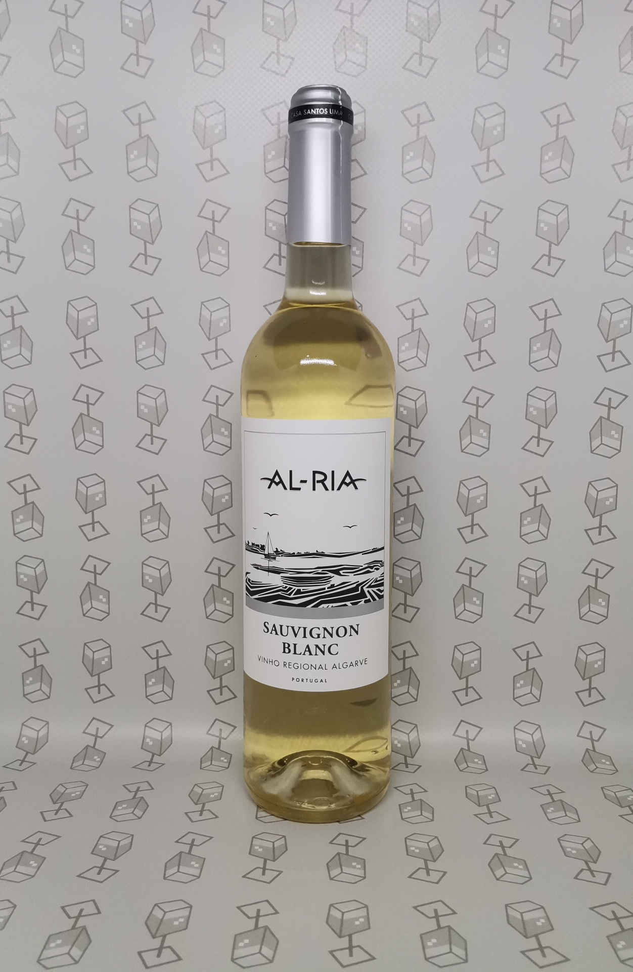 Garrafa vinho branco AL-RIA Sauvignon Blanc com rótulo branco e desenho preto