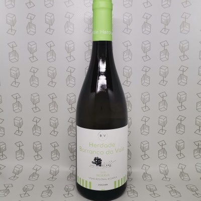 Garrafa de vinho Herdade Barranco do Vale com rótulo branco e verde