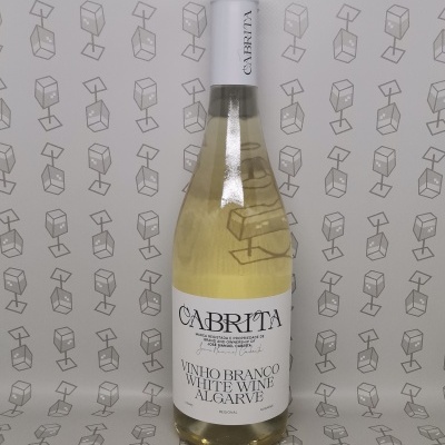 Garrafa de vinho branco CABRITA com rótulo e rolha brancos, em fundo com padrão de caixas de luz cinzentas