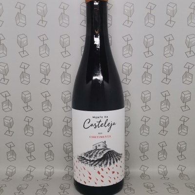 Garrafa de vinho Monte da Casteleja 2021 Curtimenta com rótulo branco e tampa de cortiça castanha