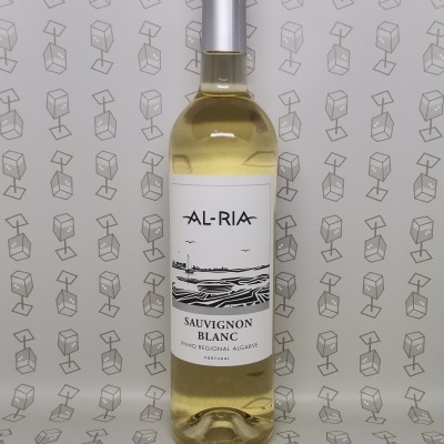 Garrafa vinho branco AL-RIA Sauvignon Blanc com rótulo branco e desenho preto