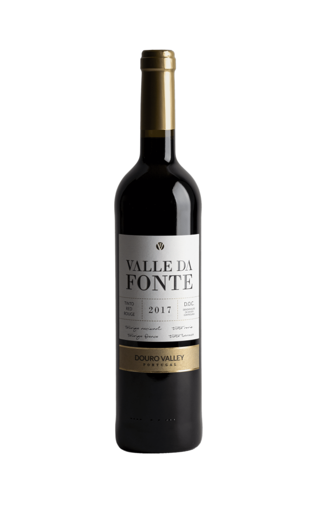 Garrafa de vinho tinto Valle Da Fonte 2017 com rótulo branco e dourado