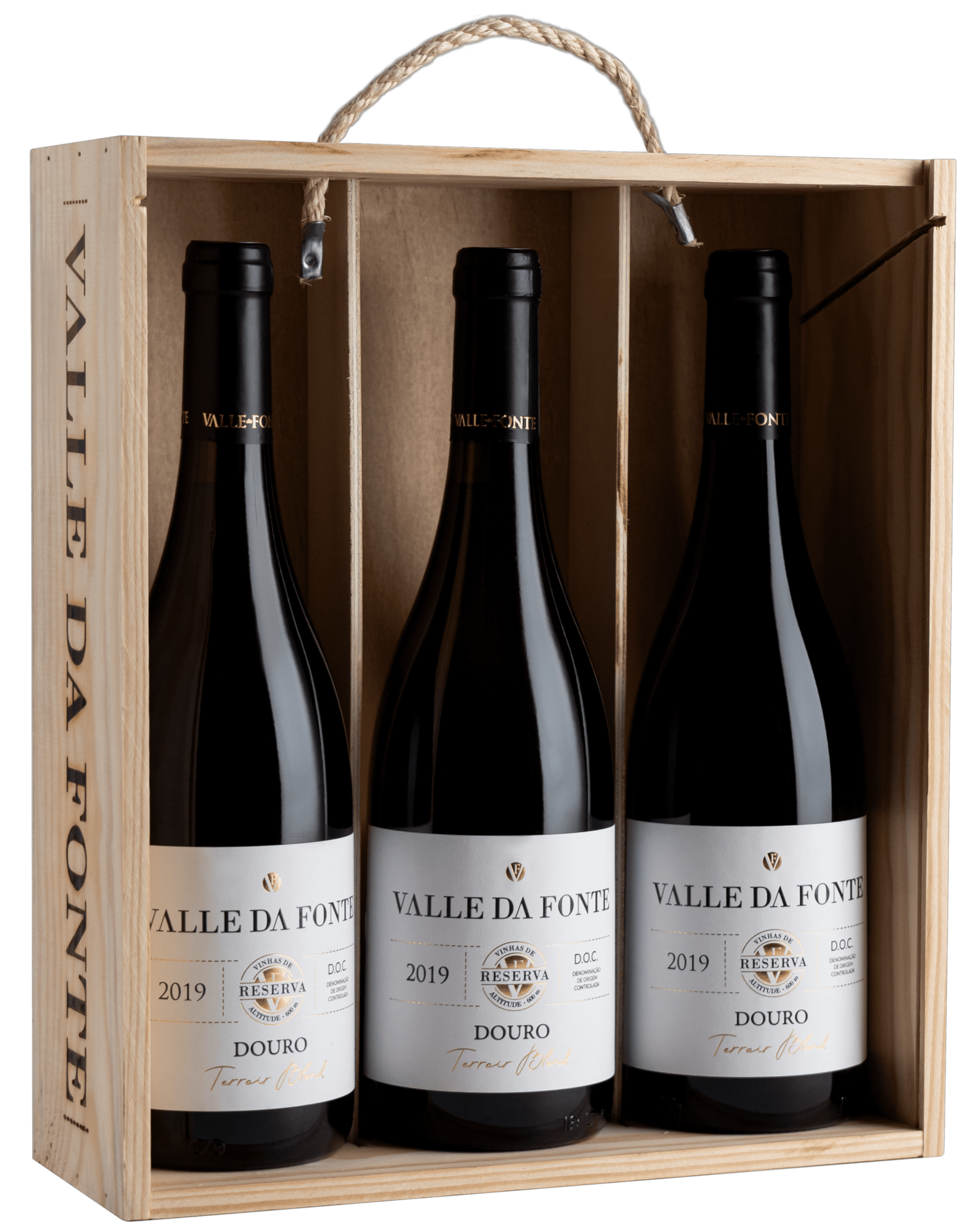 Conjunto de três garrafas de vinho tinto Valle Da Fonte Reserva 2019 DOC Douro em caixa de madeira
