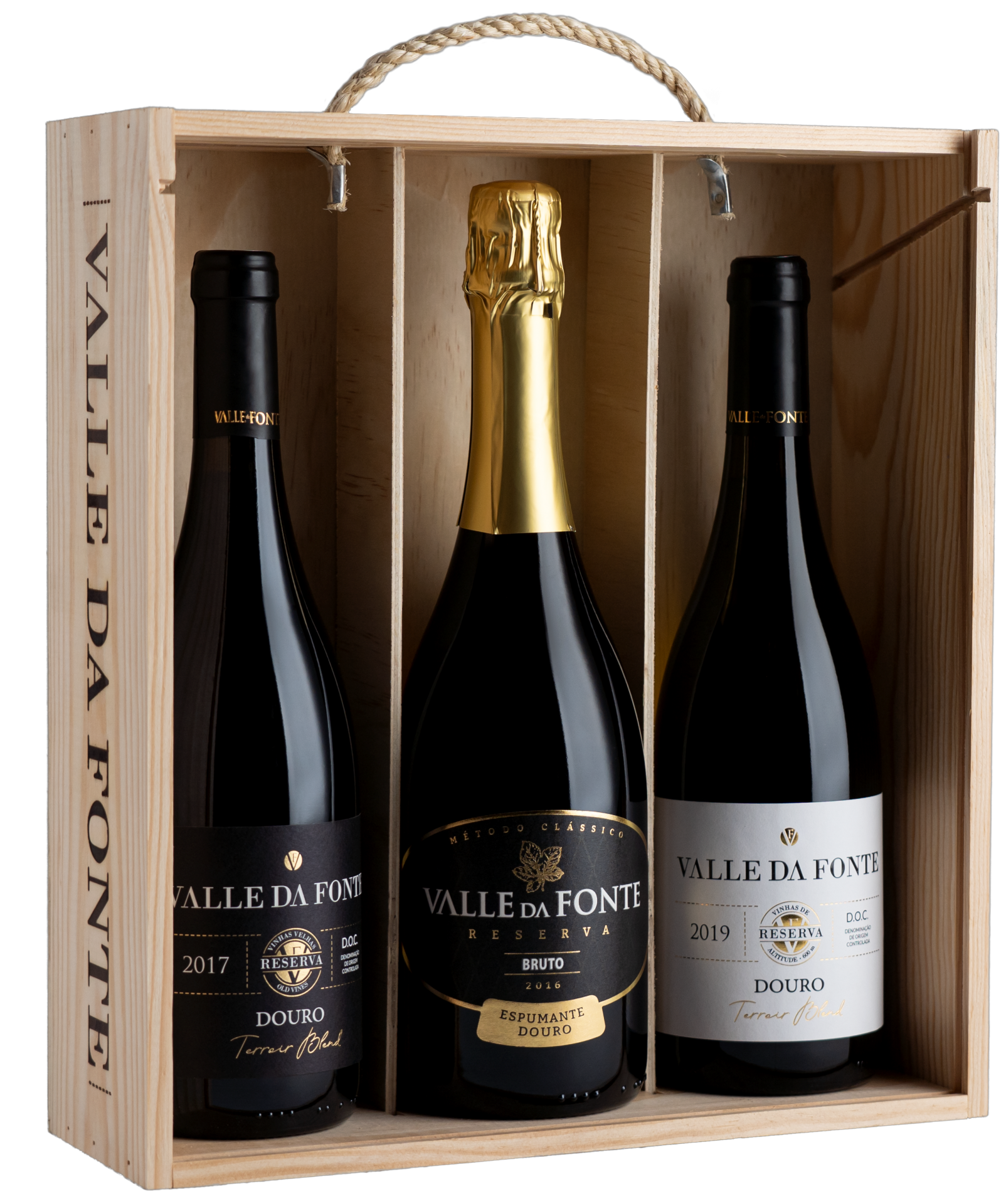 Caixa de madeira com três garrafas de vinho e espumante Valle da Fonte
