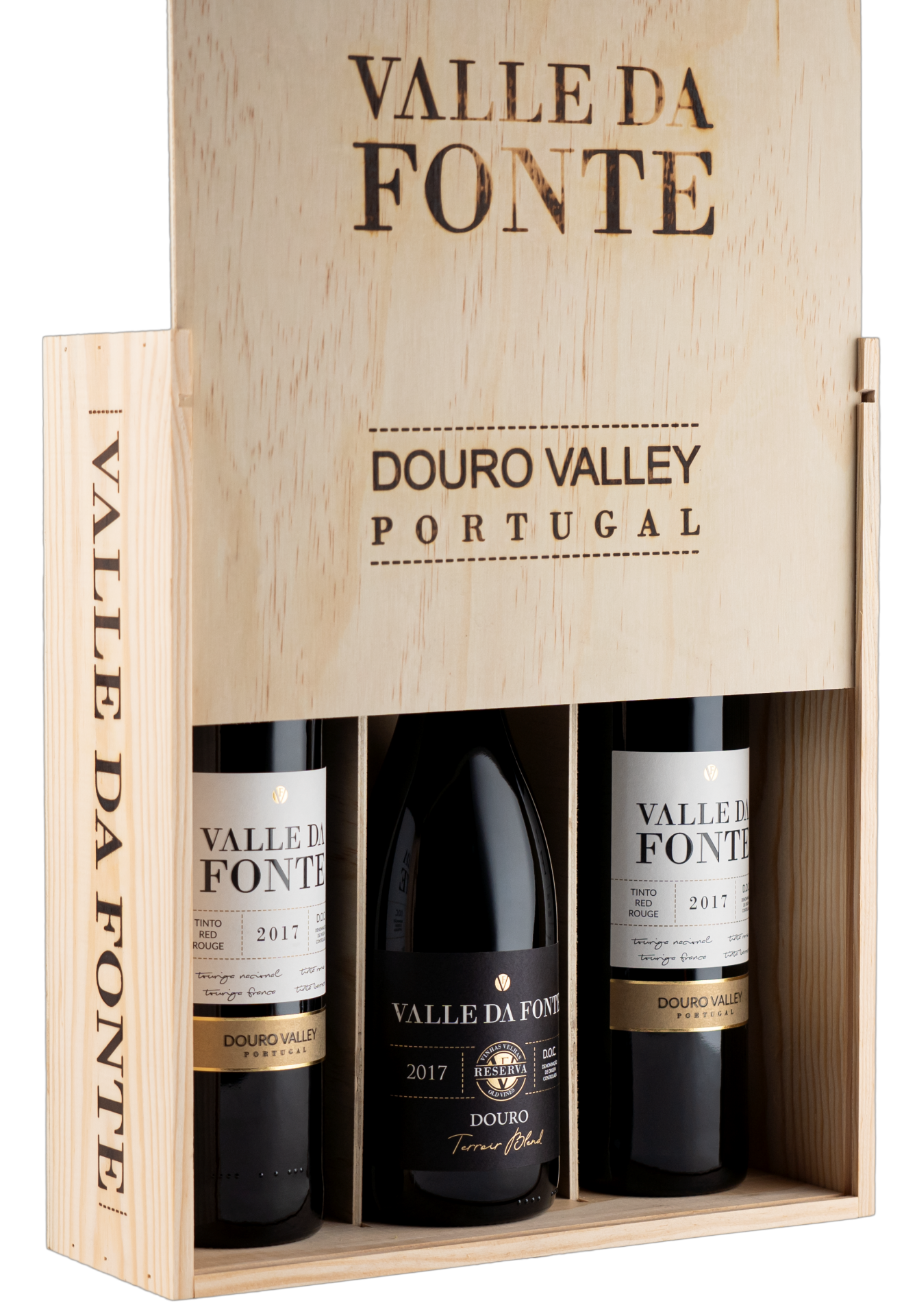 Caixa de madeira com três garrafas de vinho Valle da Fonte do Douro Valley
