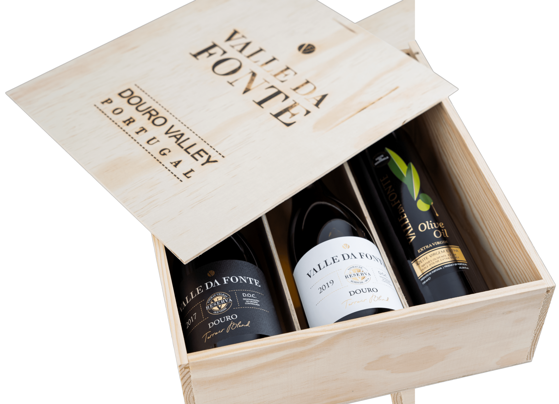 Caixa de madeira com duas garrafas de vinho e uma de azeite
