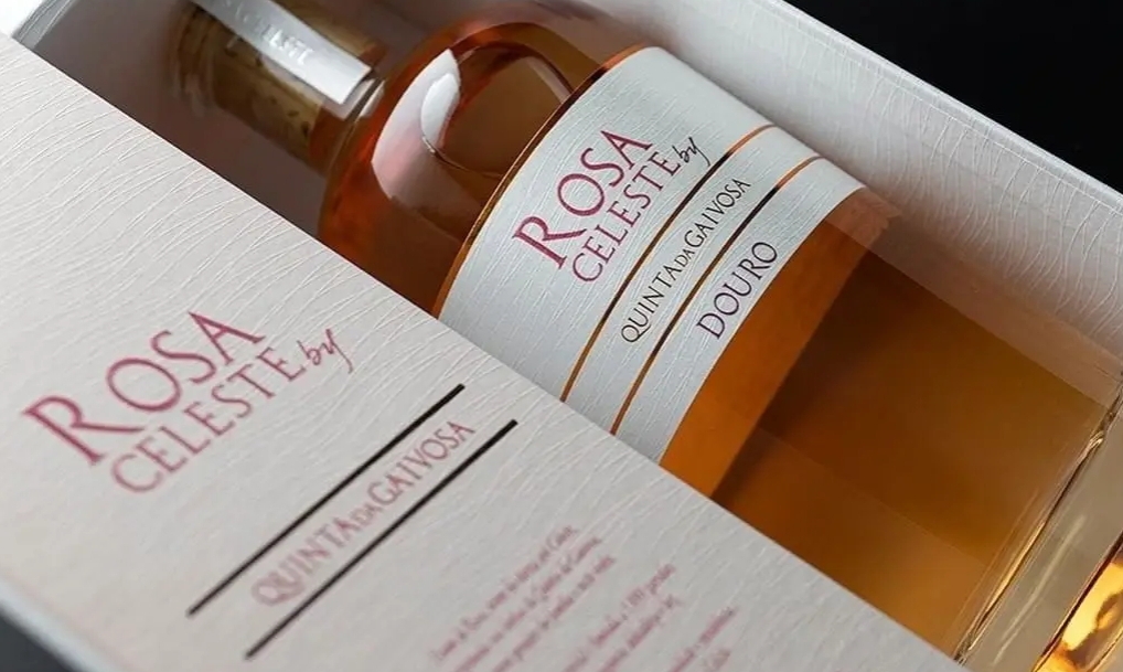 Garrafa de vinho rosé Rosa Celeste by Quinta Gaivosa na caixa