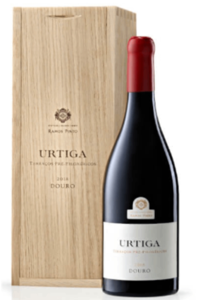 Garrafa de vinho URTIGA 2014 Douro com caixa de madeira clara