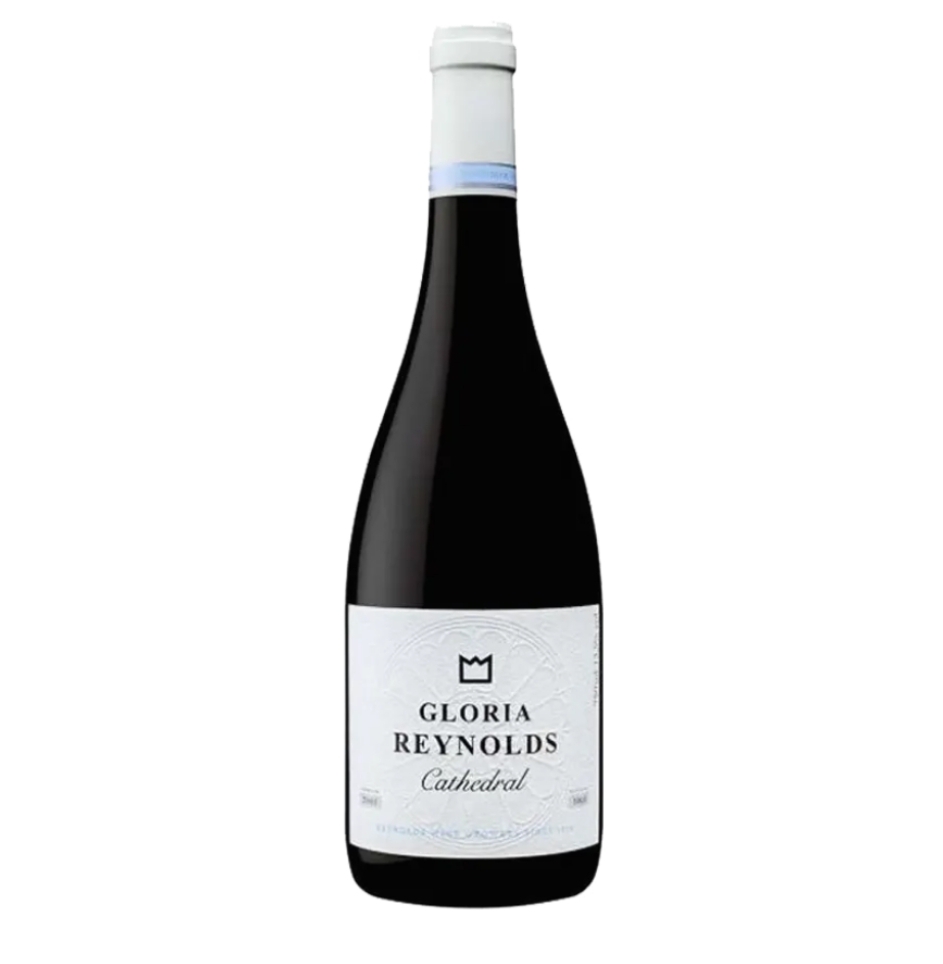 Garrafa de vinho tinto com rótulo branco GLORIA REYNOLDS Cathedral