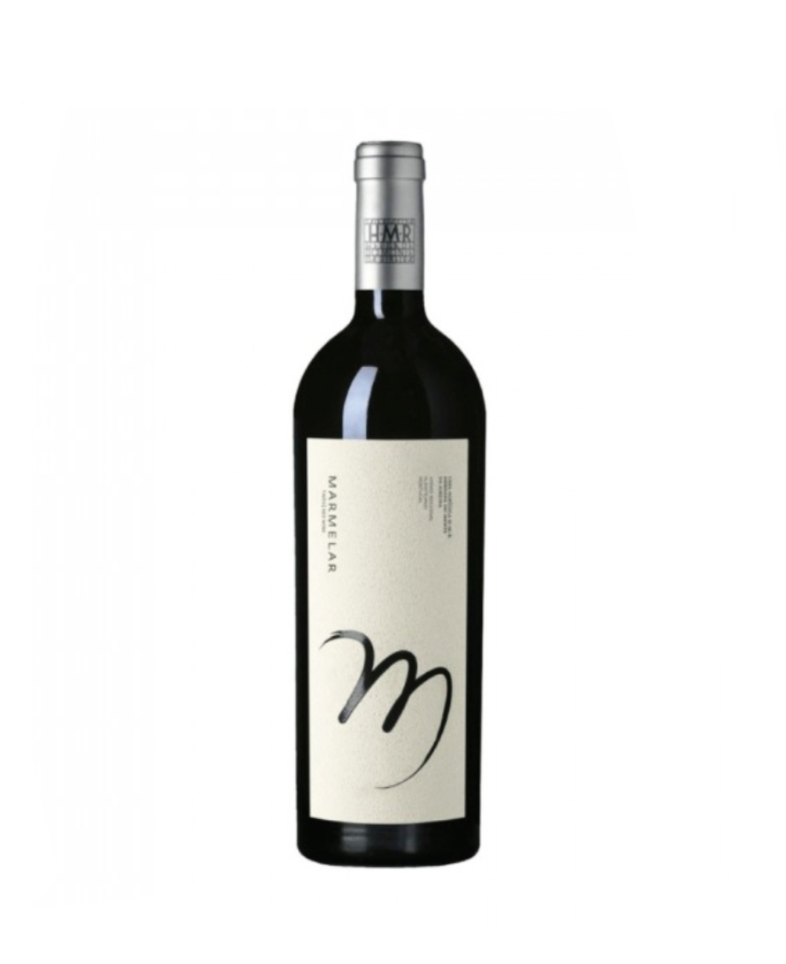 Garrafa de vinho tinto com rótulo creme e cápsula prateada