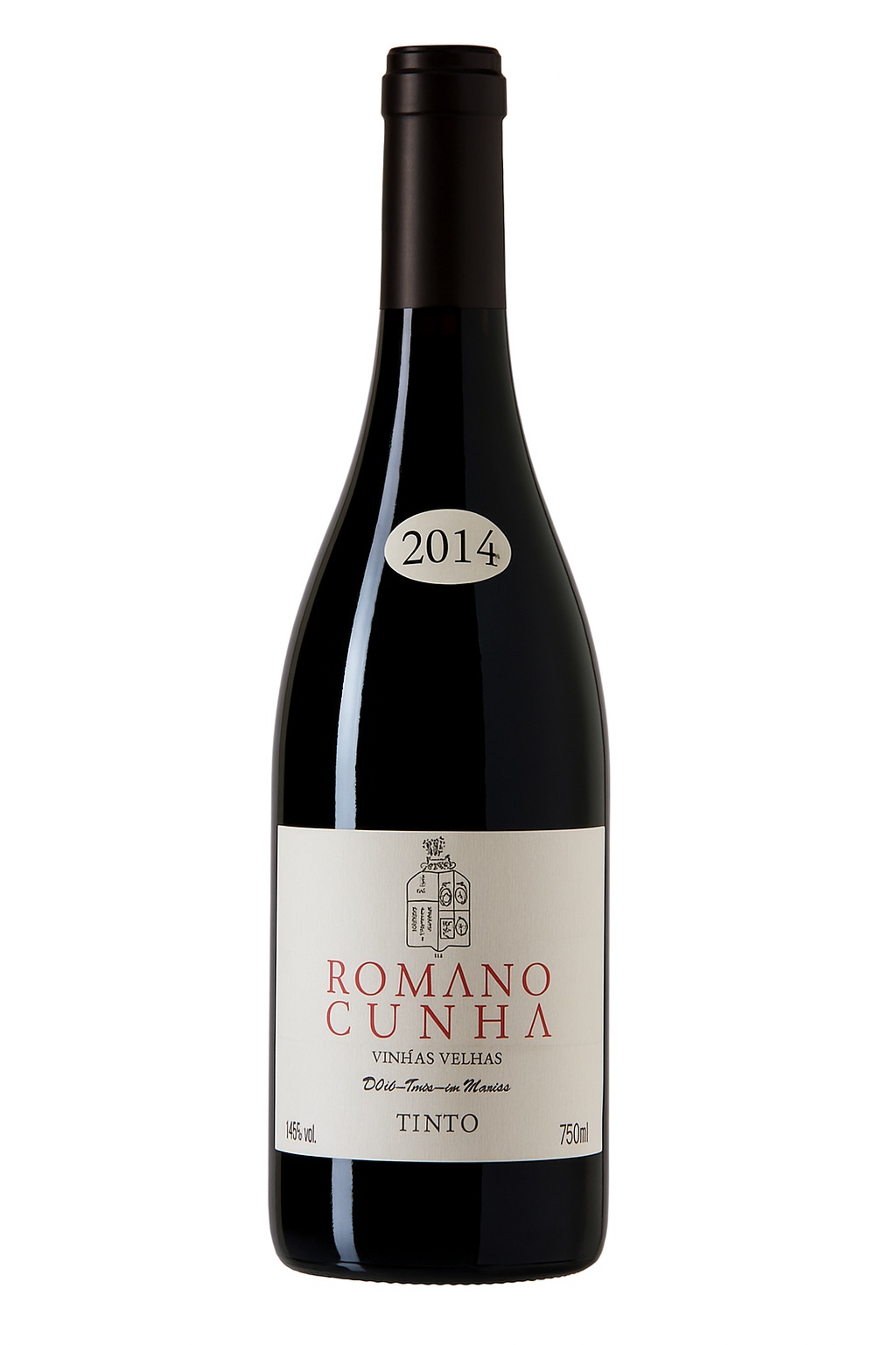 Garrafa de vinho tinto Romano Cunha safra 2014 com rótulo branco e letras vermelhas