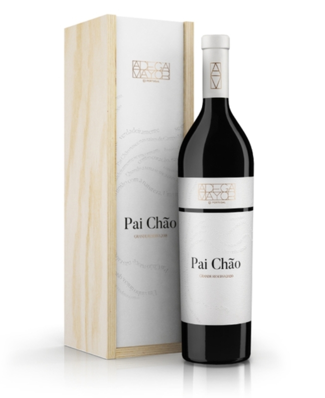 Garrafa de vinho Pai Chão com caixa de madeira clara