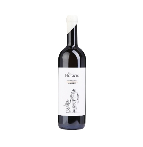Garrafa de vinho tinto Pai Horácio com rótulo branco e ilustração a preto e branco.