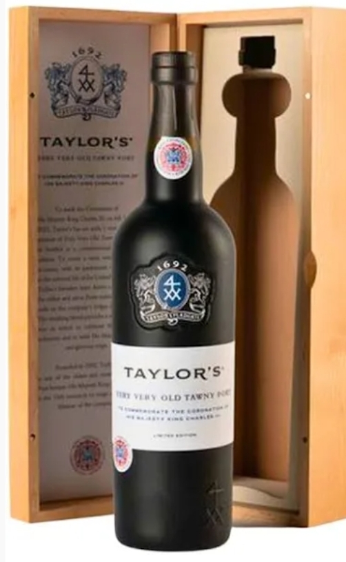 Garrafa de vinho do Porto Taylor's em caixa de madeira