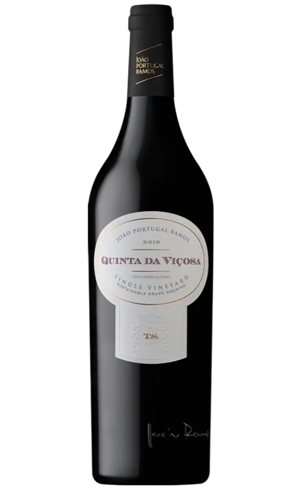 Garrafas de vinho tinto Quinta da Viçosa com rótulo branco