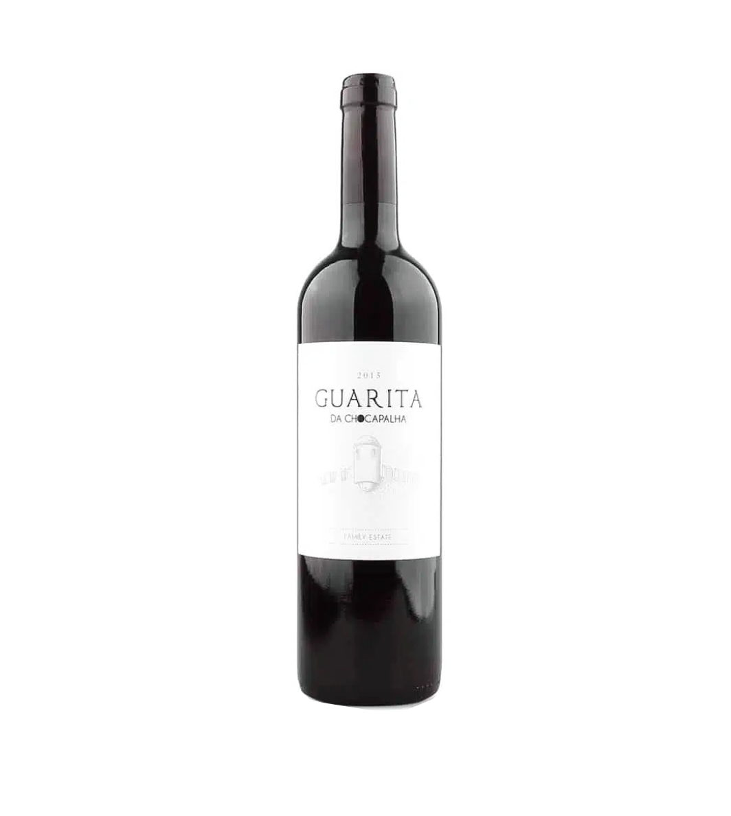 Garrafa de vinho tinto Guarita da Campanha com rótulo branco