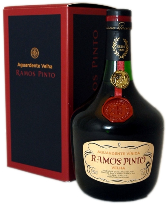 Garrafa de Aguardente Velha Ramos Pinto e embalagem