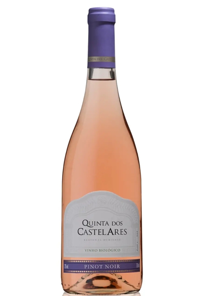 Garrafa de vinho rosé Quinta dos Castelares Pinot Noir com rótulo branco e roxo