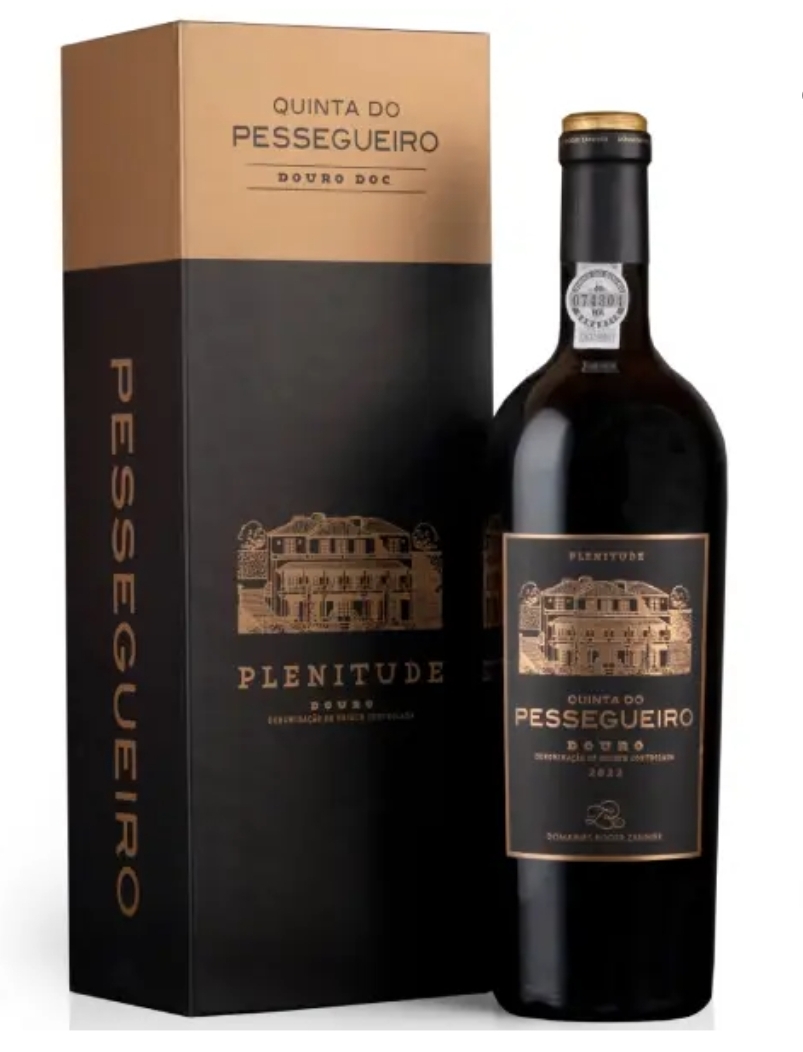 Garrafas de vinho tinto Quinta do Pessegueiro com caixa preta e castanha