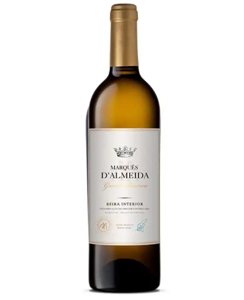 Garrafa de vinho branco Marquês d'Almeida com rótulo branco e tampa dourada