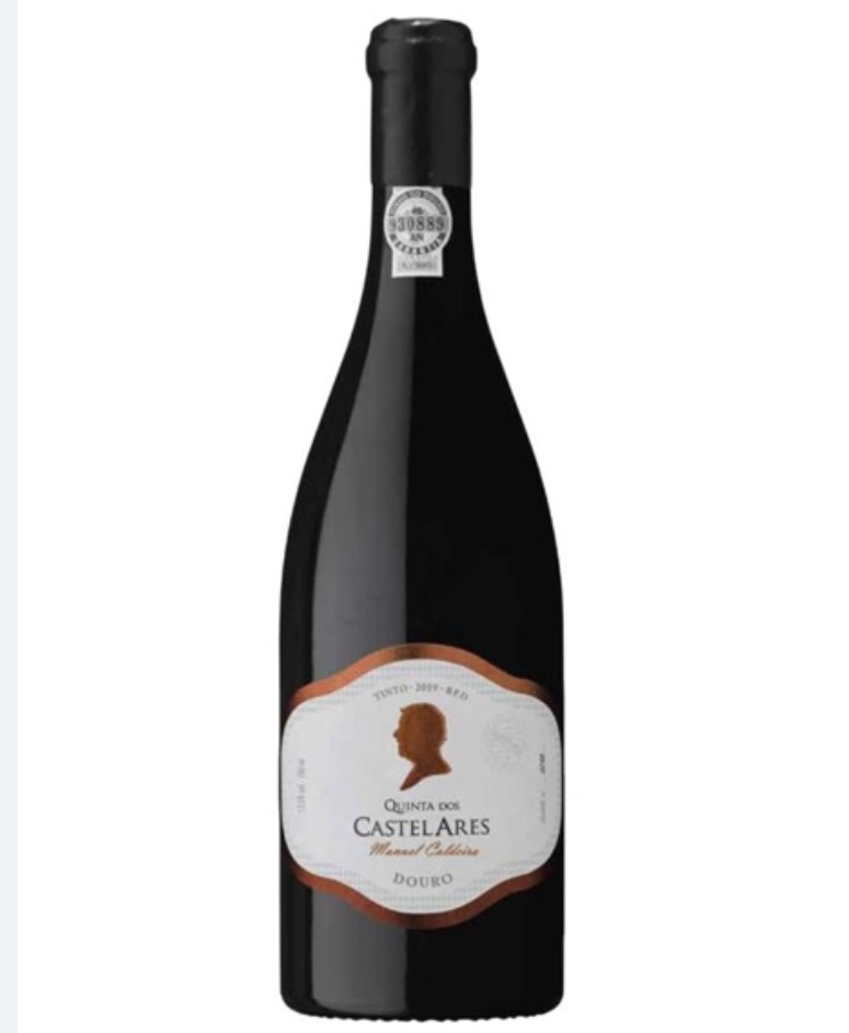 Garrafa de vinho tinto Quinta dos Castelares com rótulo branco e selo no gargalo