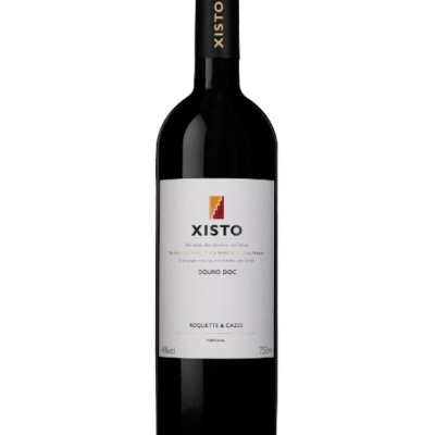 Garrafa de vinho tinto Xisto com rótulo branco e tampa preta