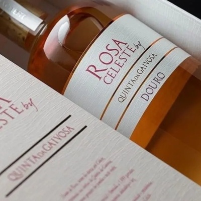 Garrafa de vinho rosé Rosa Celeste by Quinta Gaivosa na caixa