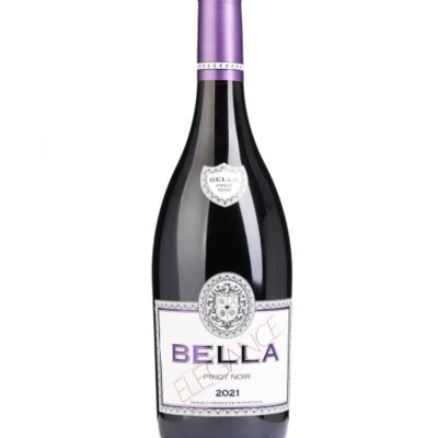 Garrafa de vinho BELLA Pinot Noir 2021 com rótulo branco e lilás