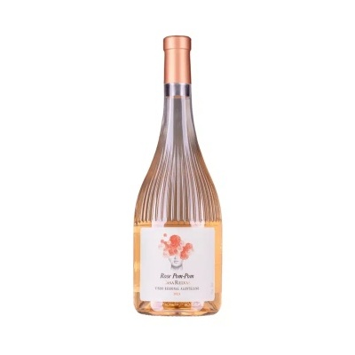 Garrafa de vinho rosé com rótulo branco e tampa cobre