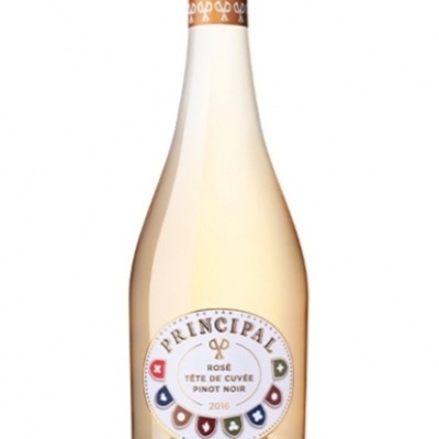 Garrafa de vinho rosé com rótulo PRINCIPAL e tampa cobre.