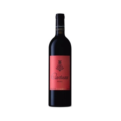 Garrafa de vinho tinto Cartuxa com rótulo vermelho e selo preto