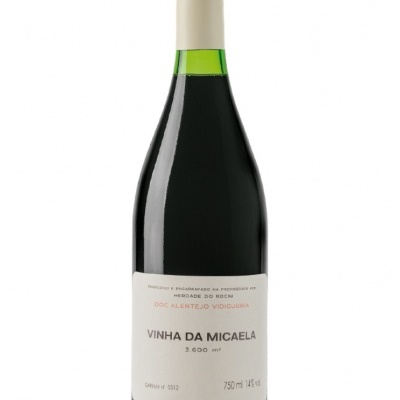 Garrafa de vinho tinto com rótulo branco e tampa branca