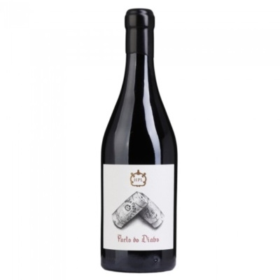 Garrafa de vinho com rótulo branco e texto Pacto do Diabo