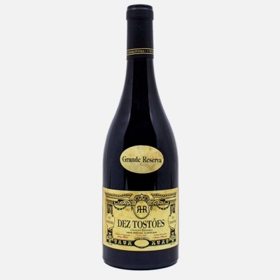 Garrafa de vinho preta com rótulo amarelo e texto Grande Reserva e DEZ TOSTÕES