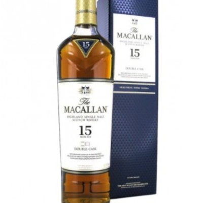 Garrafa de whisky The Macallan 15 anos com caixa azul escura