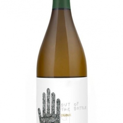 Garrafa de vinho com rótulo branco, tampa verde e ilustração de uma mão preta