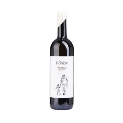 Garrafa de vinho tinto Pai Horácio com rótulo branco e ilustração a preto e branco.