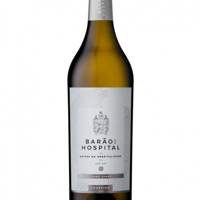 Garrafa de vinho Barão Hospital com rótulo branco e cápsula prata